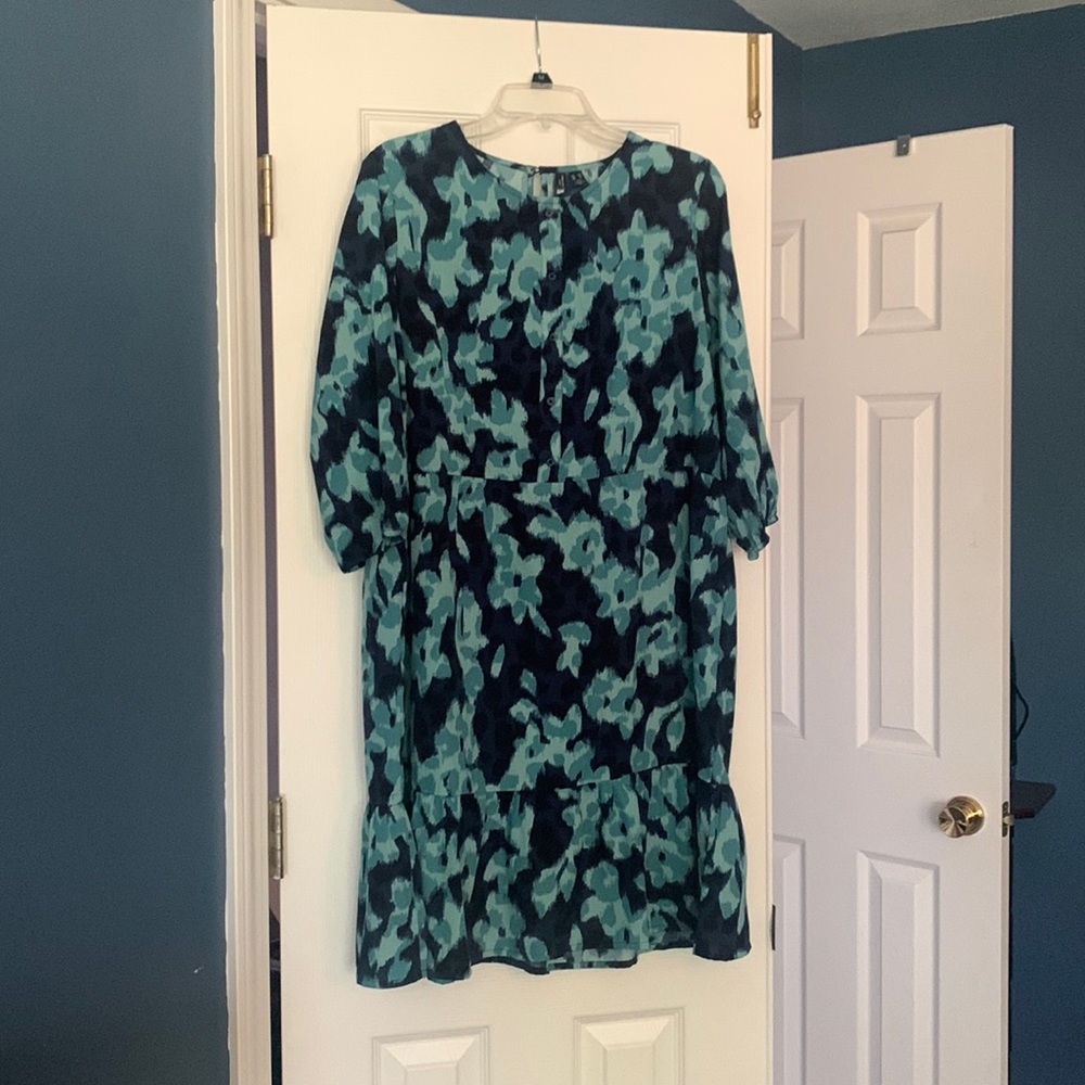 Like new floral dress, size 12.